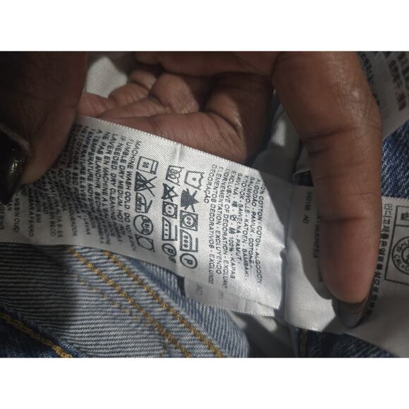 Vintage Levi's 501 Men's Distressed Light Wash Jeans, 90s Button Fly, Size 38x34 - Picture 9 of 10